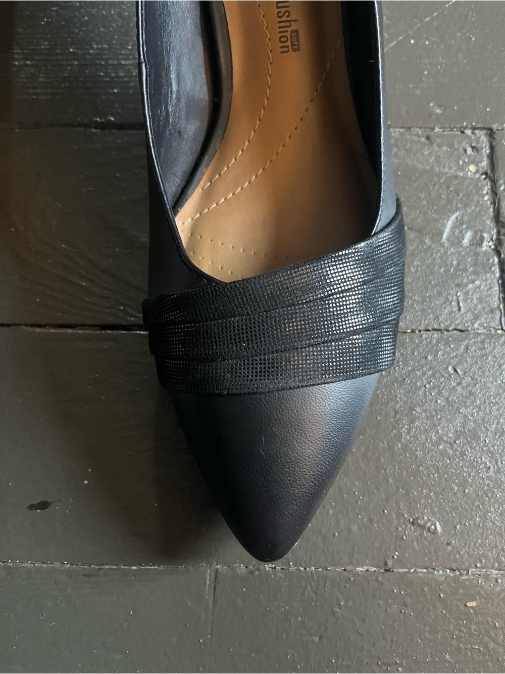 Clarks Crewso Maddie Black Pointed-Toe Low Heel Pumps - Picture 9 of 12